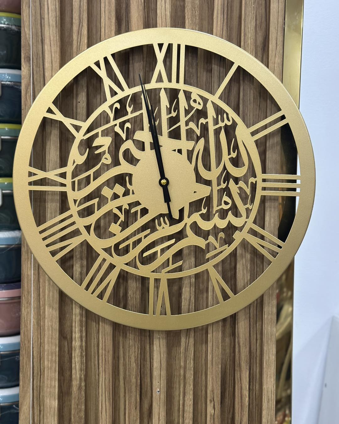 ساعة جدارية